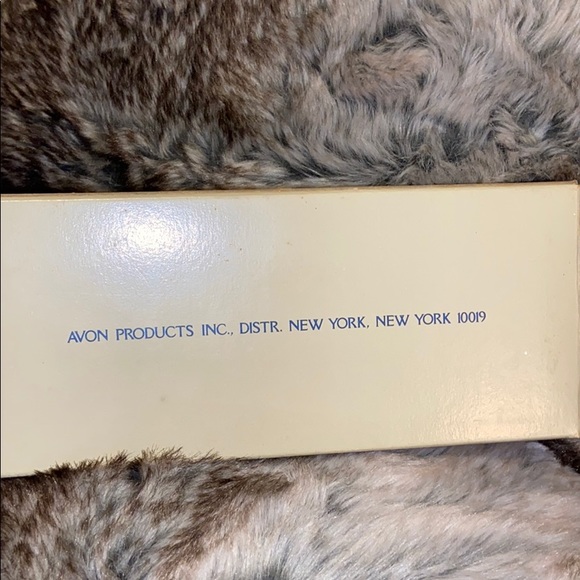 Velvet Vintage Jewelry Wrap - Picture 5 of 5